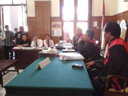 Putusan Ditunda, Warga Kenjeran Kecewa